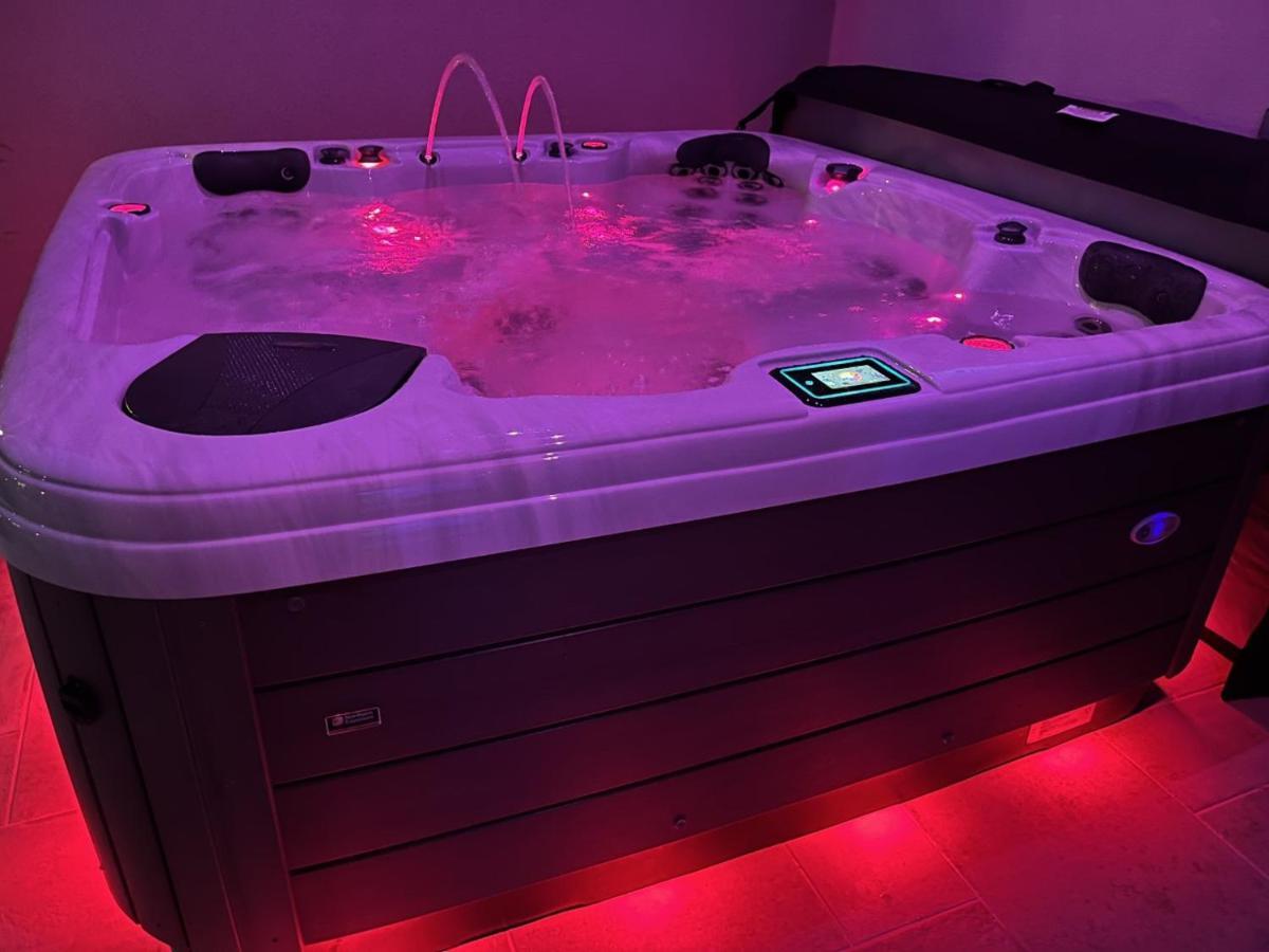 La Suite De Charme Du Mas De La Fontaine De Jonquier Avec Spa Privatif Séguret Dış mekan fotoğraf